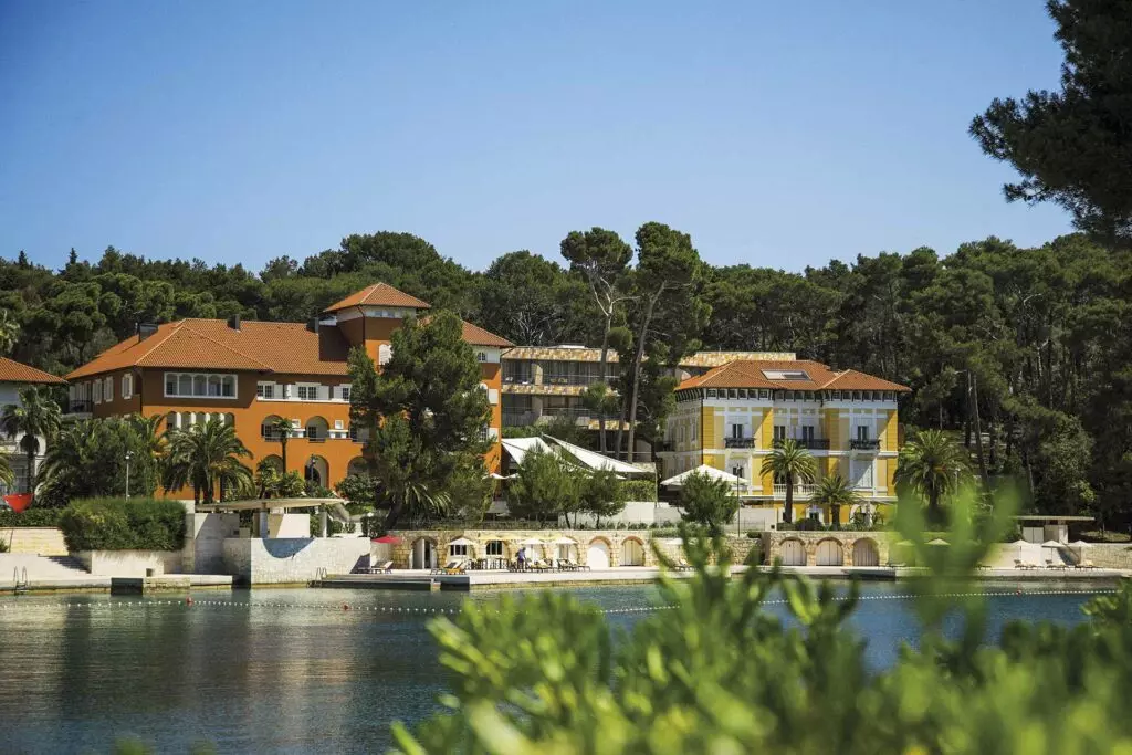 otok-losinj-plaza-00-1024x683.jpg