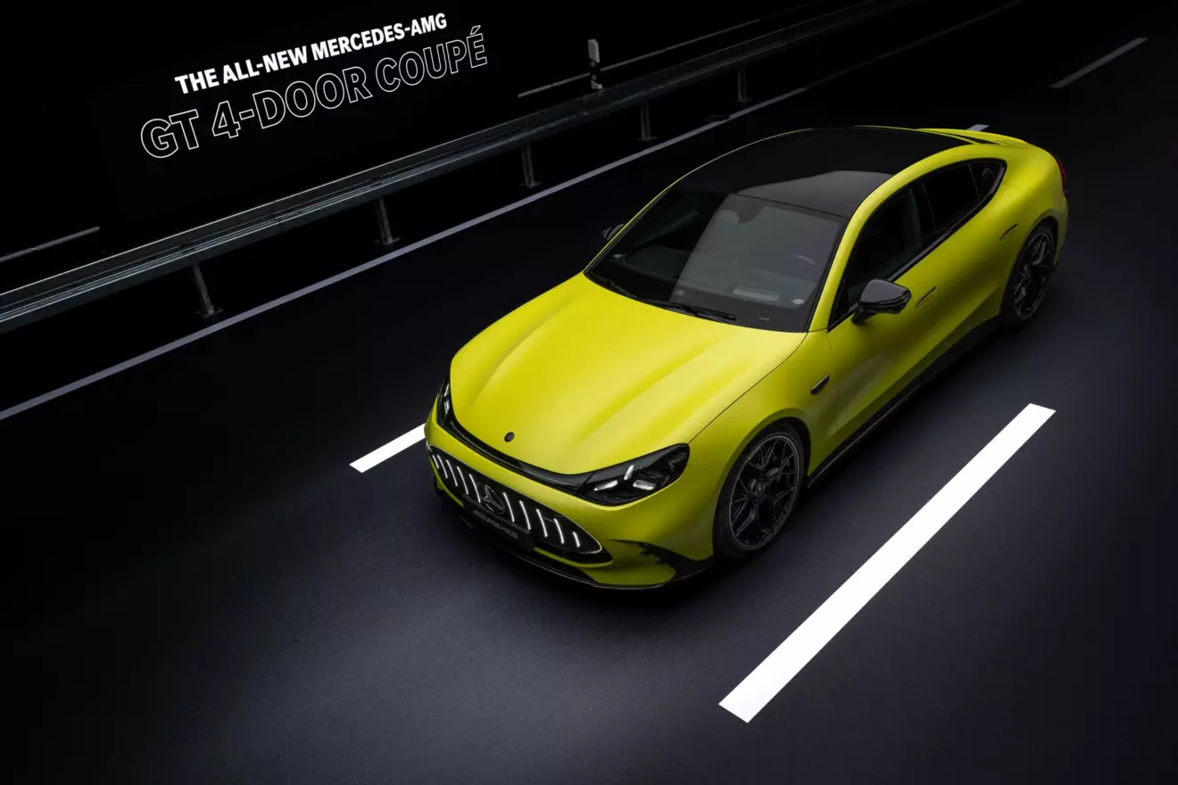 Mercedes-AMG GT Coupe - pogled iz zraka.jpg
