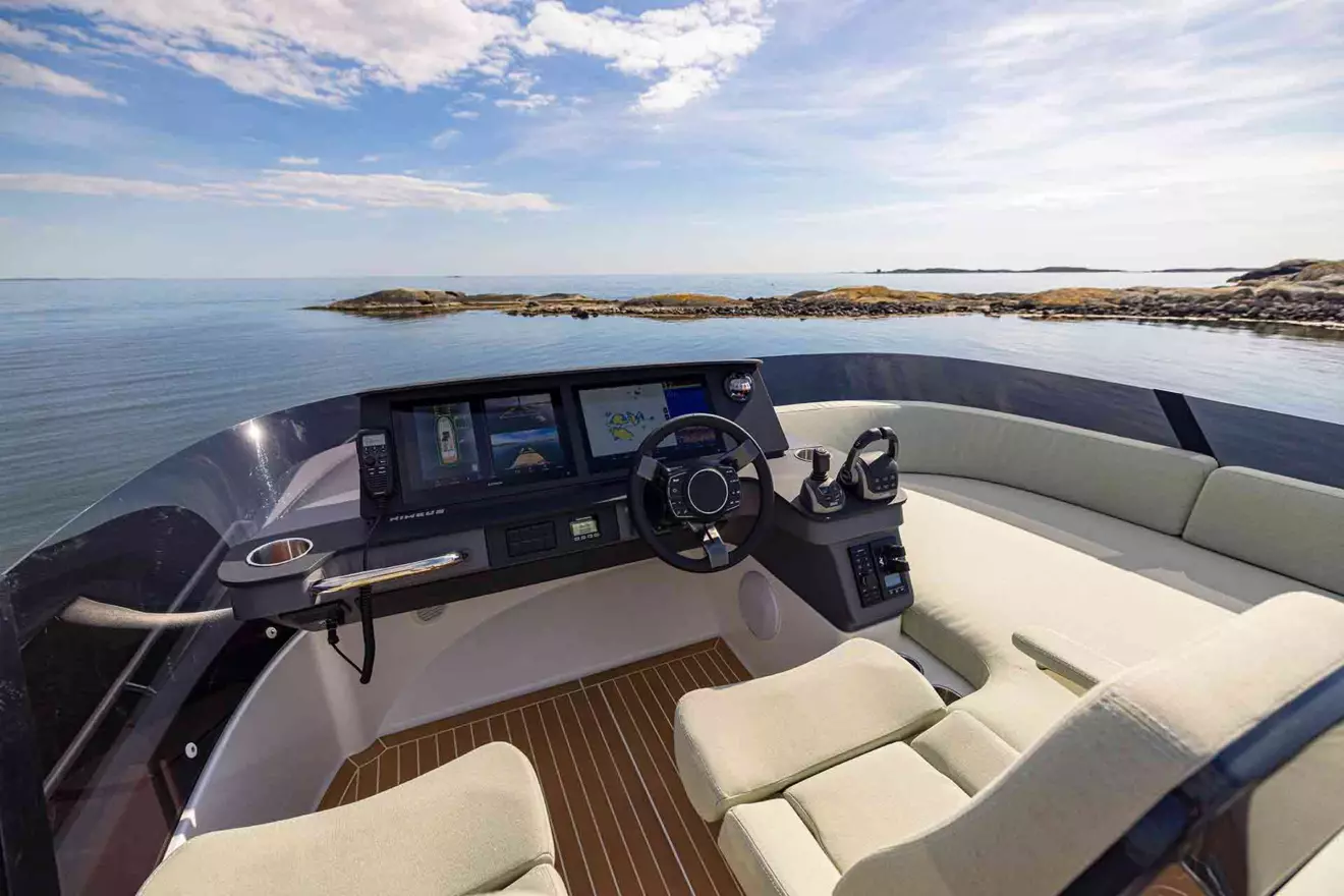 Nimbus 495 Flybridge mjesto za kormilara
