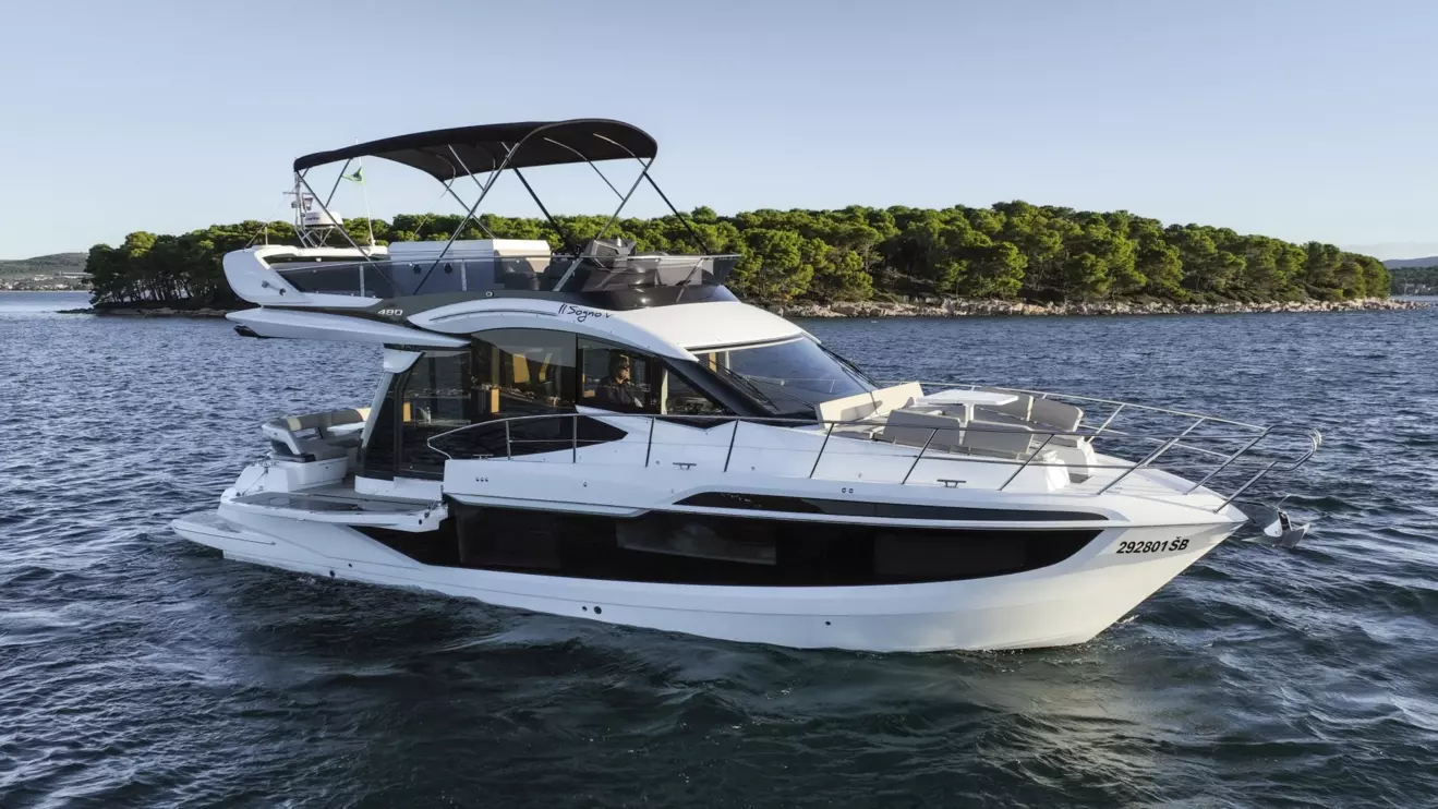 Galeon 480 Fly - front side view.JPG