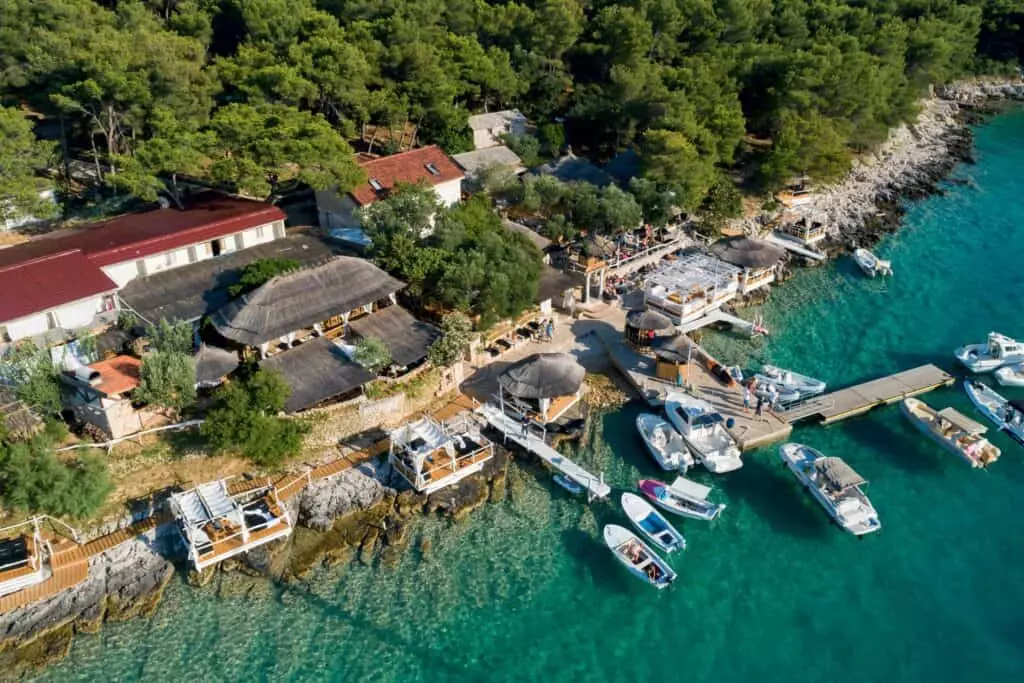 restoran-Laganini-pakleni-otoci-1024x683.jpg