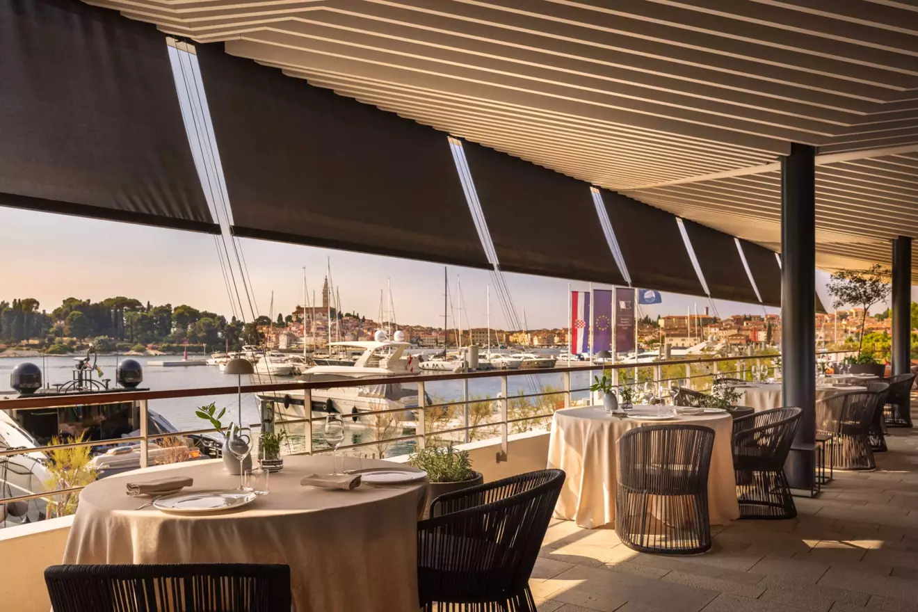 pogled-s-terase-restorana-agli-amici-rovinj-00.jpg