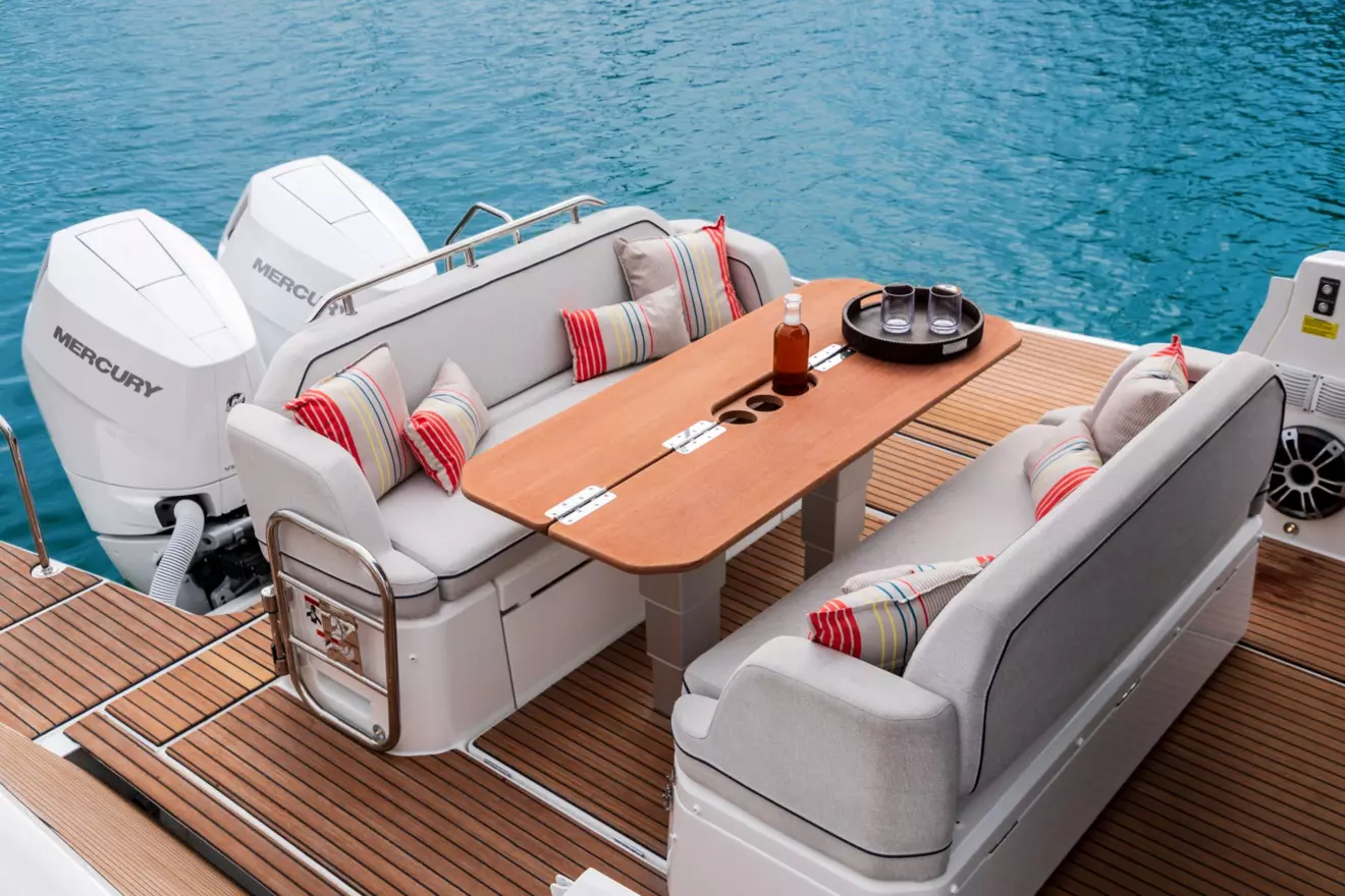 Beneteau Gran Turismo 35 - stern area.jpg