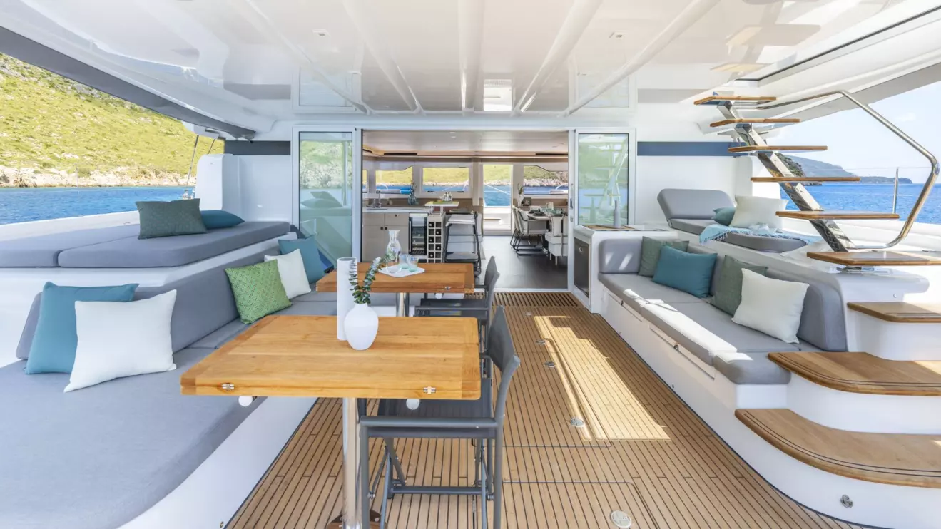 lagoon 60 - aft cockpit.jpg