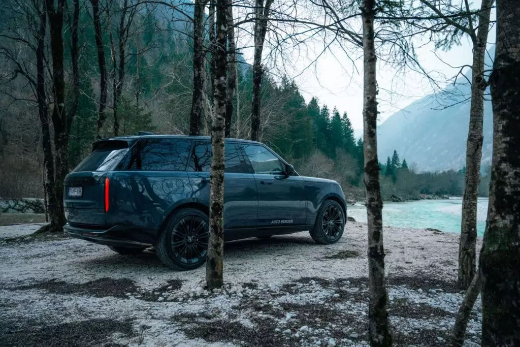 Range-Rover-bocna-linija-1024x683.jpg