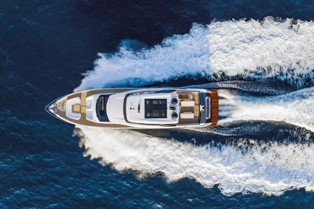 Ferretti-Yachts-860-u-plovidbi-pogled-iz-zraka-01-1024x683.jpg