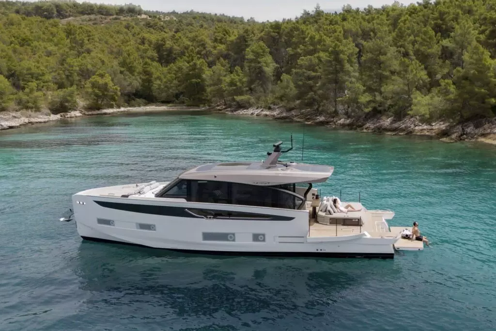 Azimut-Seadeck-6-bocna-linija-1024x683.jpg