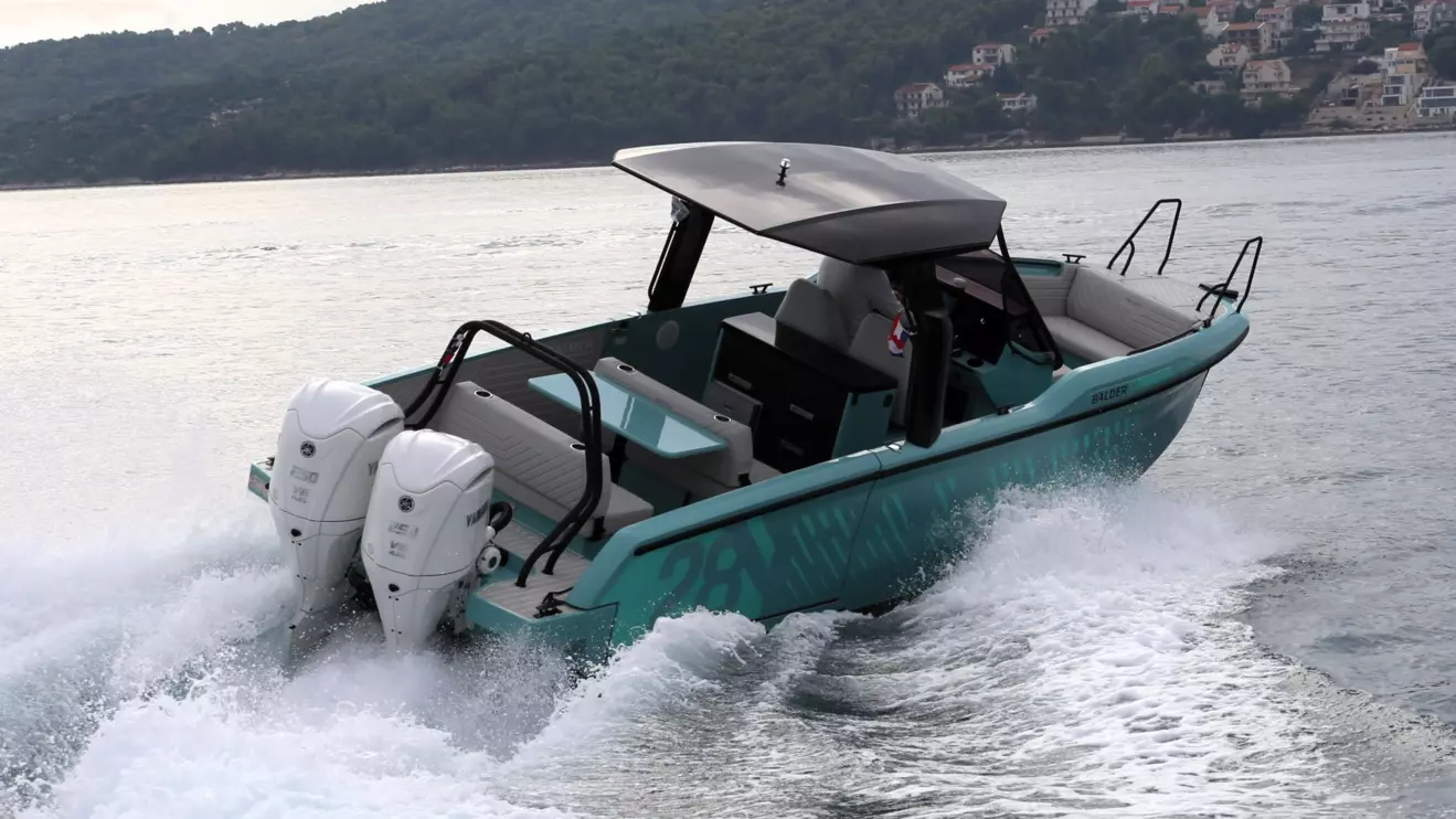 balder 850 - pogled na krmu.JPG