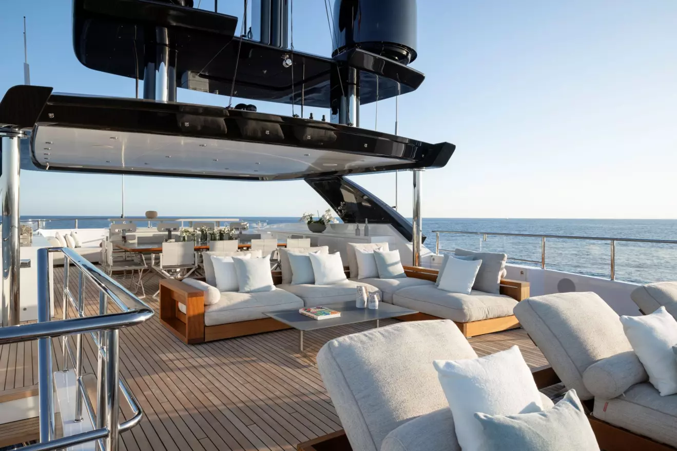  Benetti&rsquo;s Class 44M M/Y Juno&rsquo;s 7 Sun Deck
