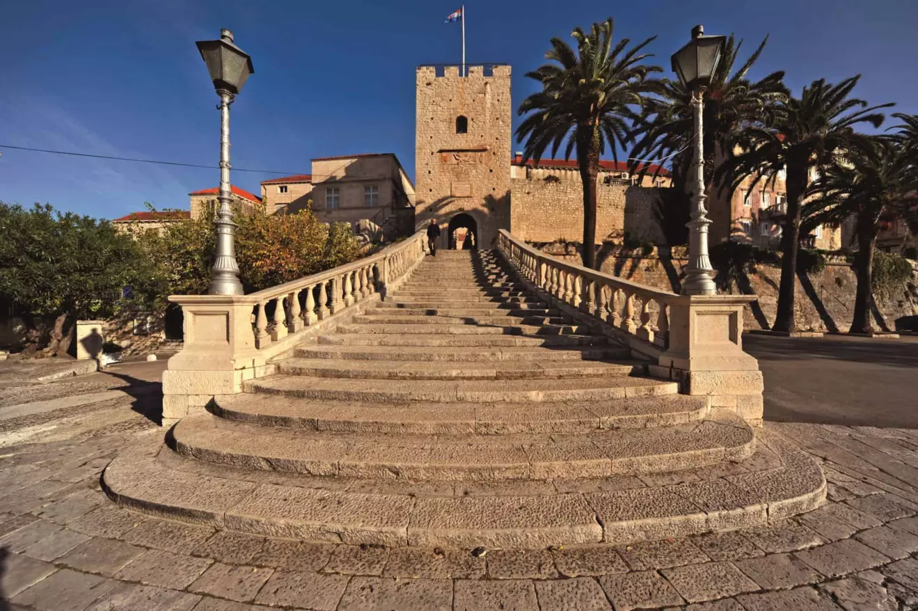 korcula-tower-revelin-01.jpg