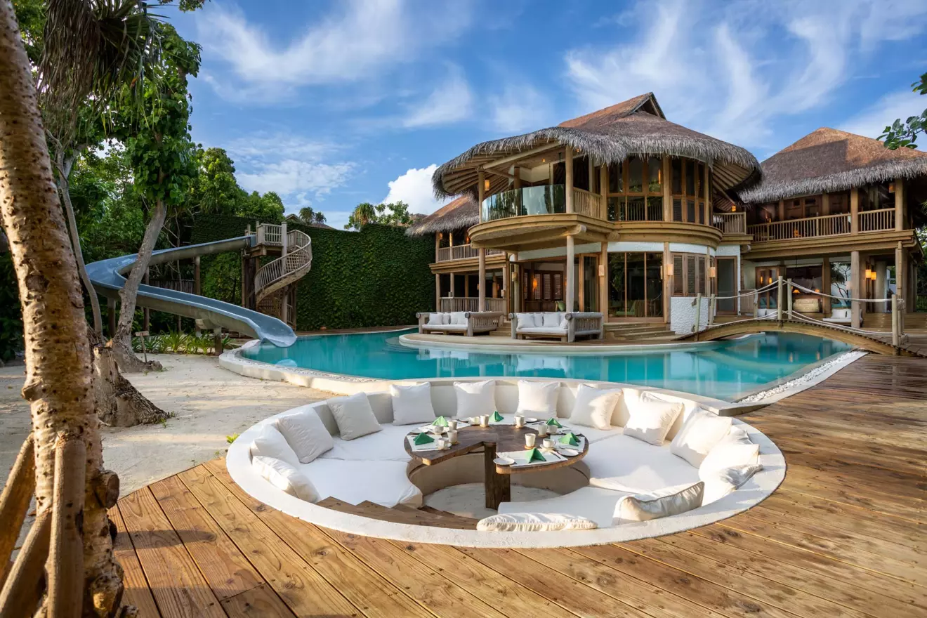 private-island-Soneva-Fushi-villa-00.jpg