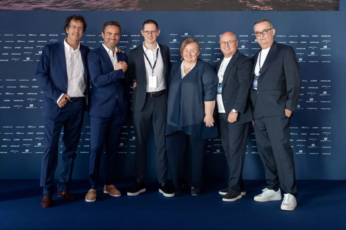 Dealership MennYacht Poland-team.jpg