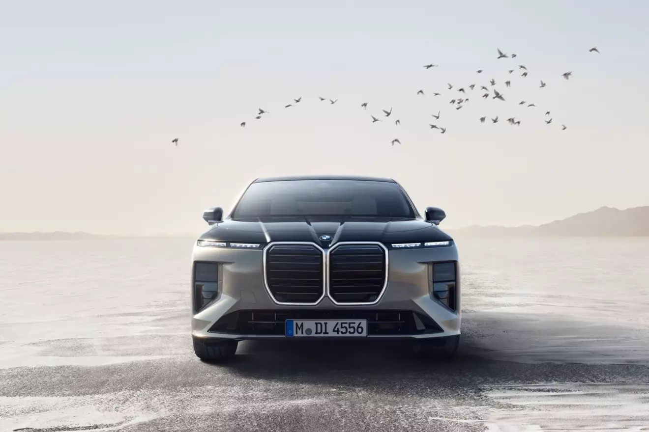 bmw serije 7 - pogled sprijeda.jpg