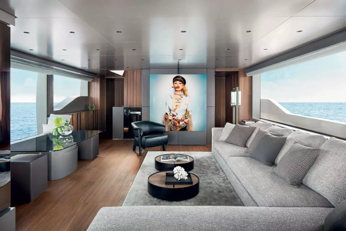 Sanlorenzo-SL90A-salon-dnevni-prostor-00.jpg