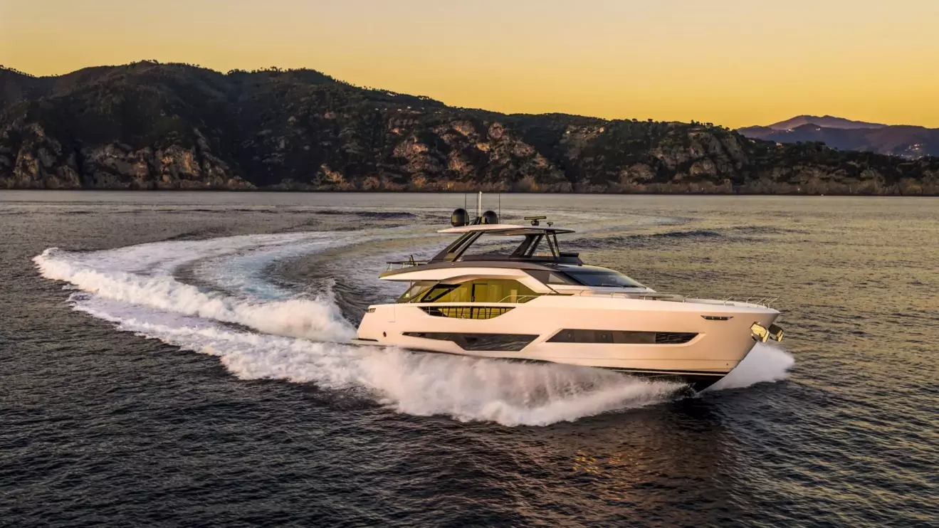 Ferretti-Yachts-800-side view cruising.jpg