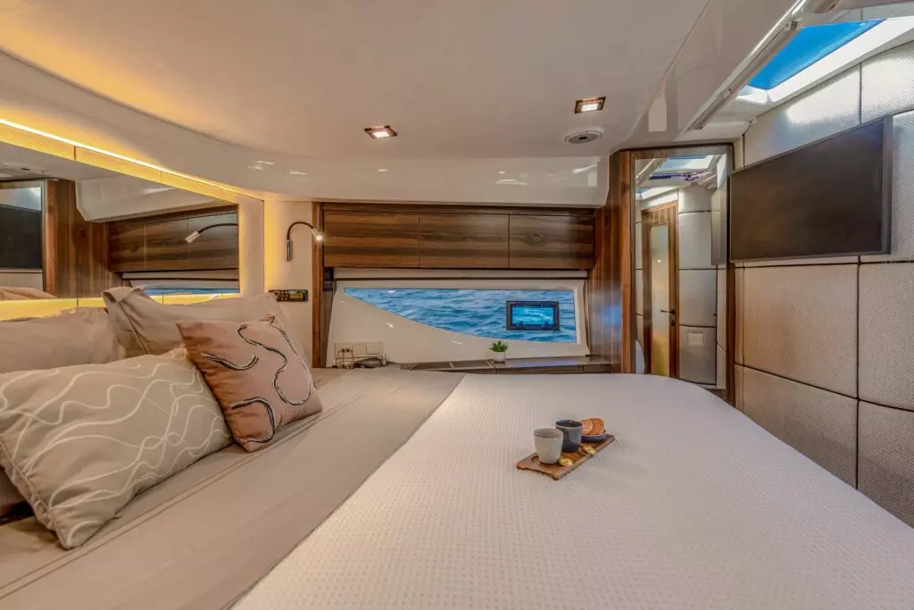 Marex-440-Gourmet-Cruiser-master-kabina-1024x683.jpg