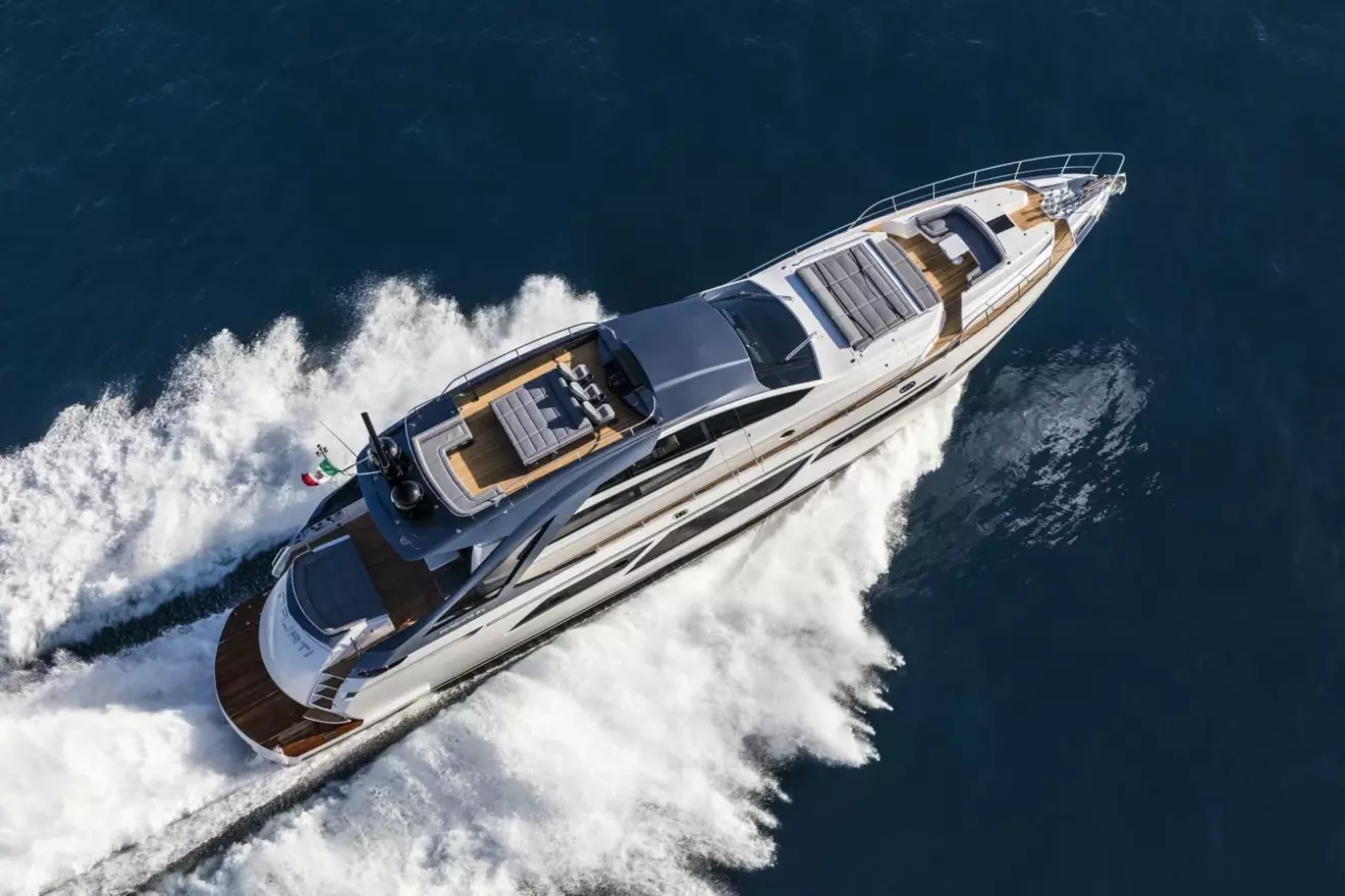 Pershing 9X u plovidbi