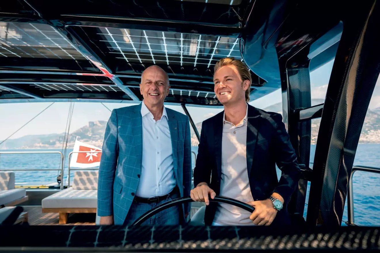 Ovo je fotografija Nico Rosberg i Francis Lapp