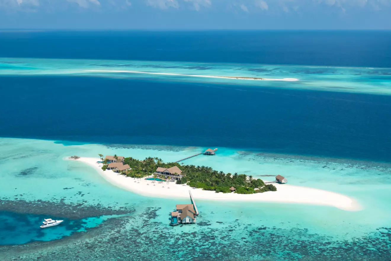 Four-Seasons-Private-Island-Maldives-at-Voavah-02.jpg