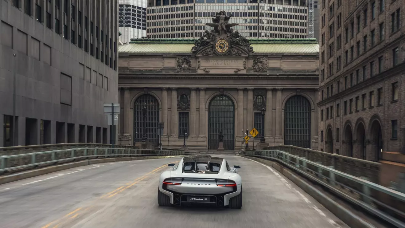 porsche mission s - straznji dio.jpg