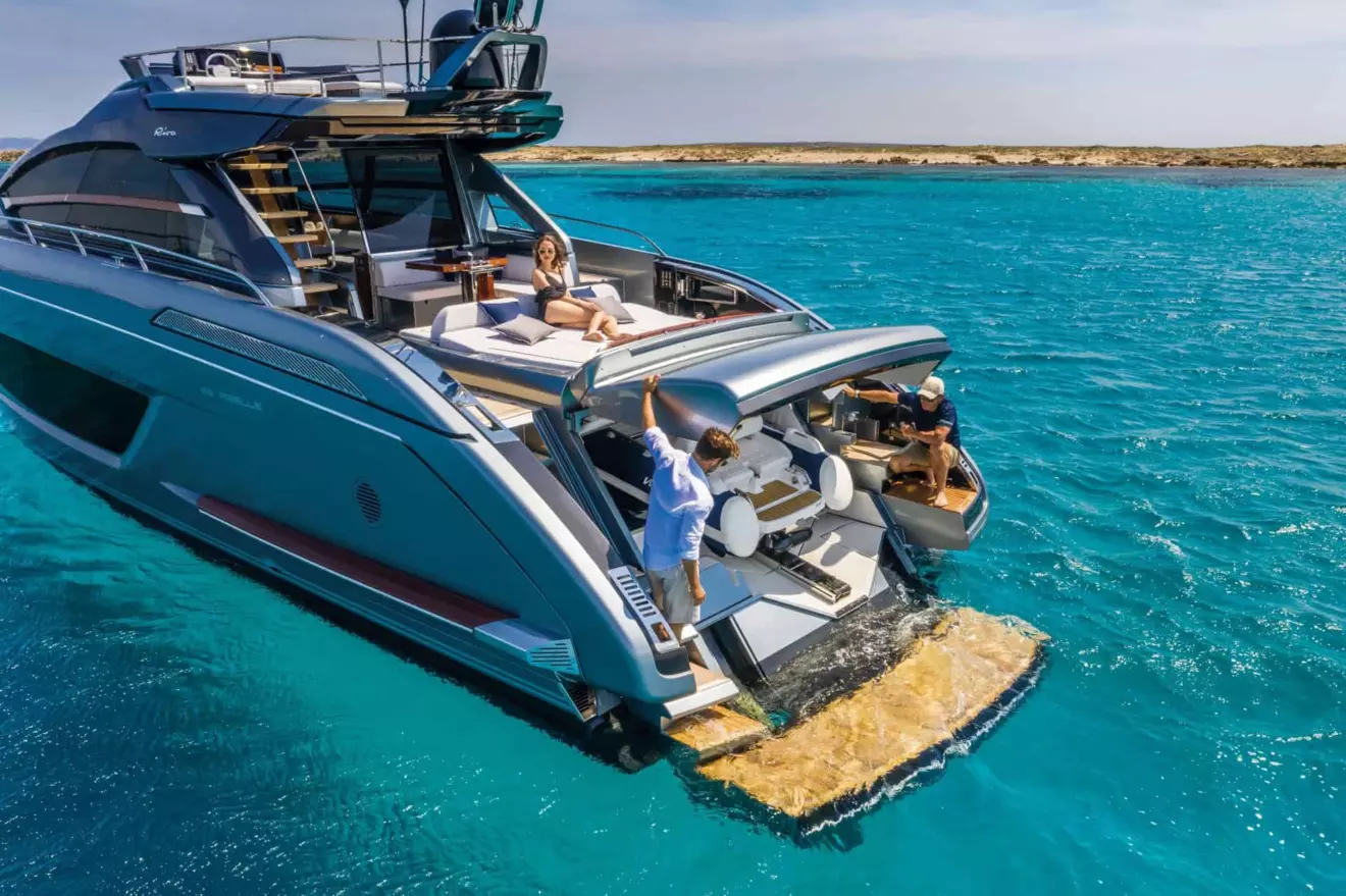 Riva 66 Ribelle Krmena Platforma 01