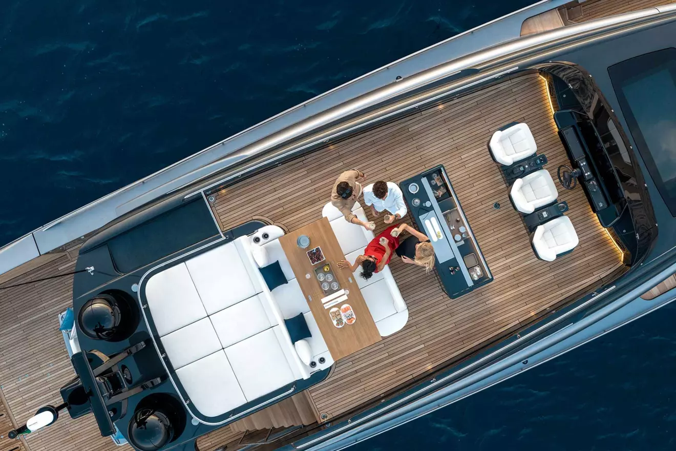 pershing-gtx80-lifestyle-01.jpg