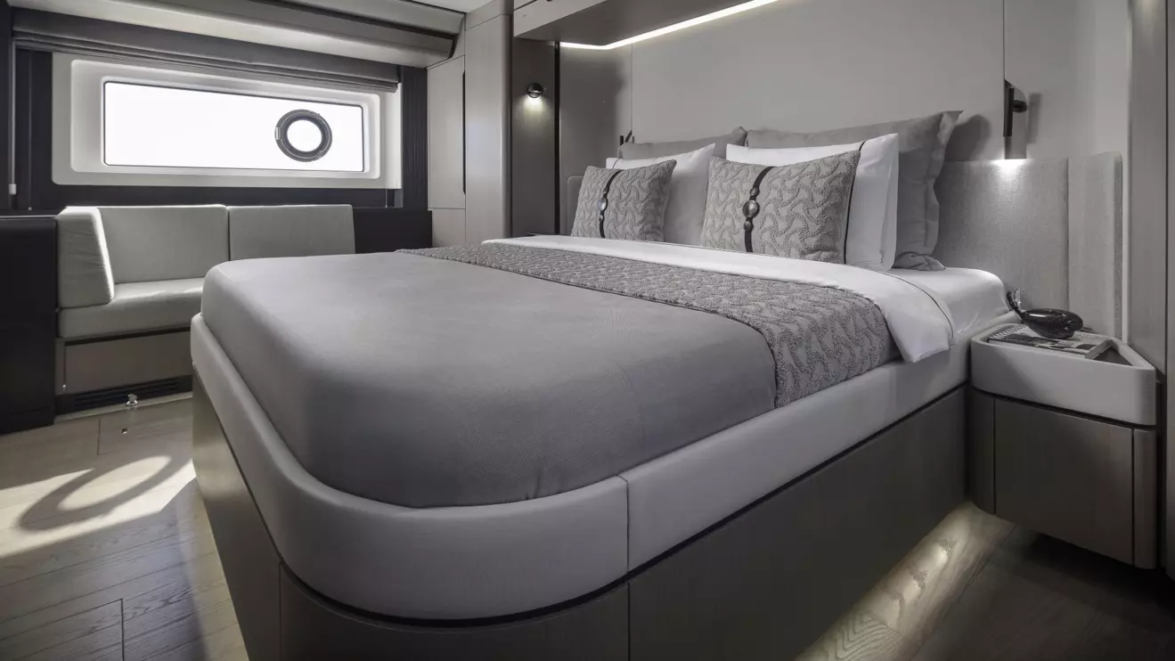 Sirena 60 - owner cabin.jpg