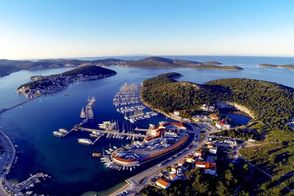 Marine u Hrvatskoj, Frapa Rogoznica vezovi