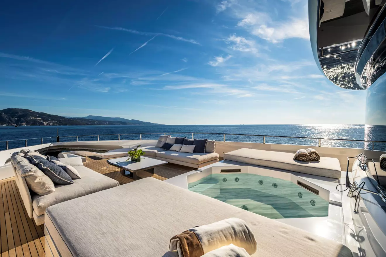 Maiora 36 Exuma upperdeck pool