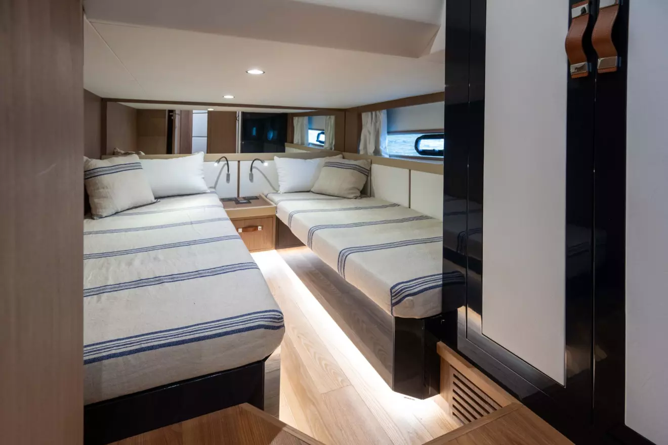 Apreamare Gozzo 48 - guest cabin.jpg