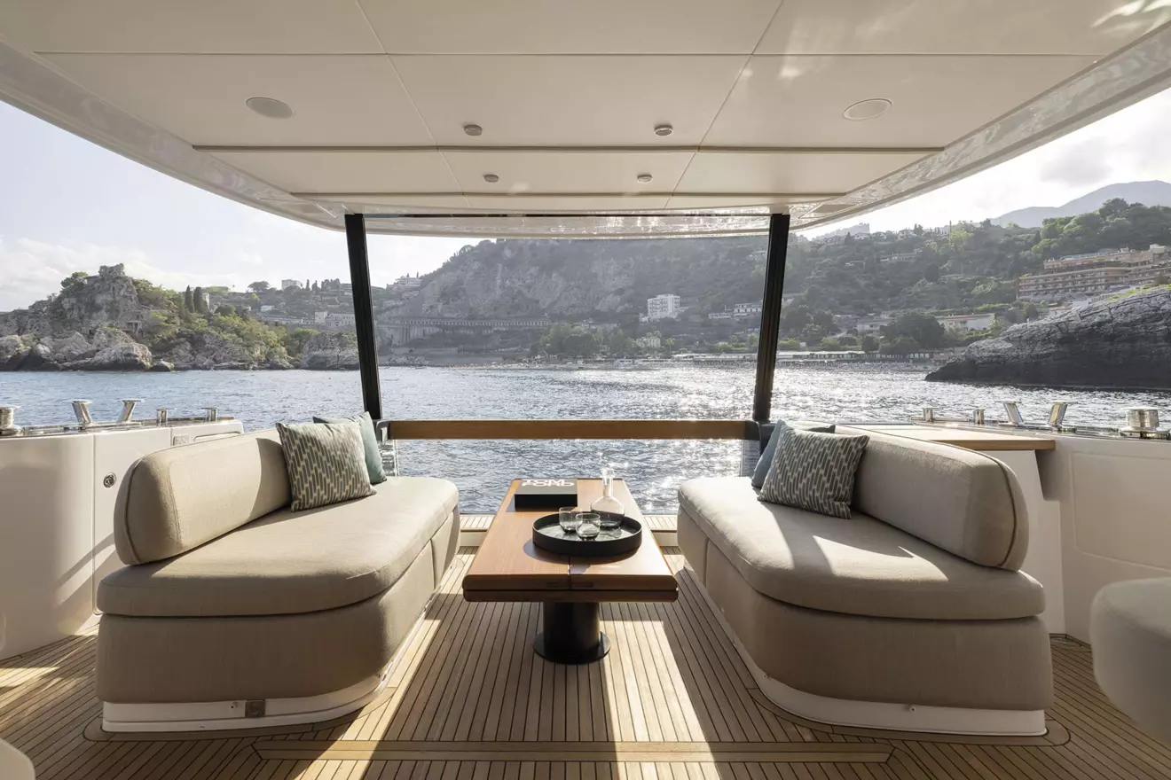 azimut-magellano-kokpit-00.jpg