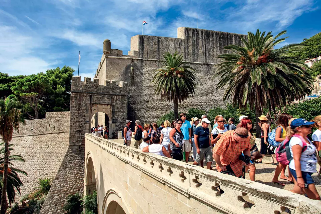 zidine-dubrovnik-turisti-00.jpg