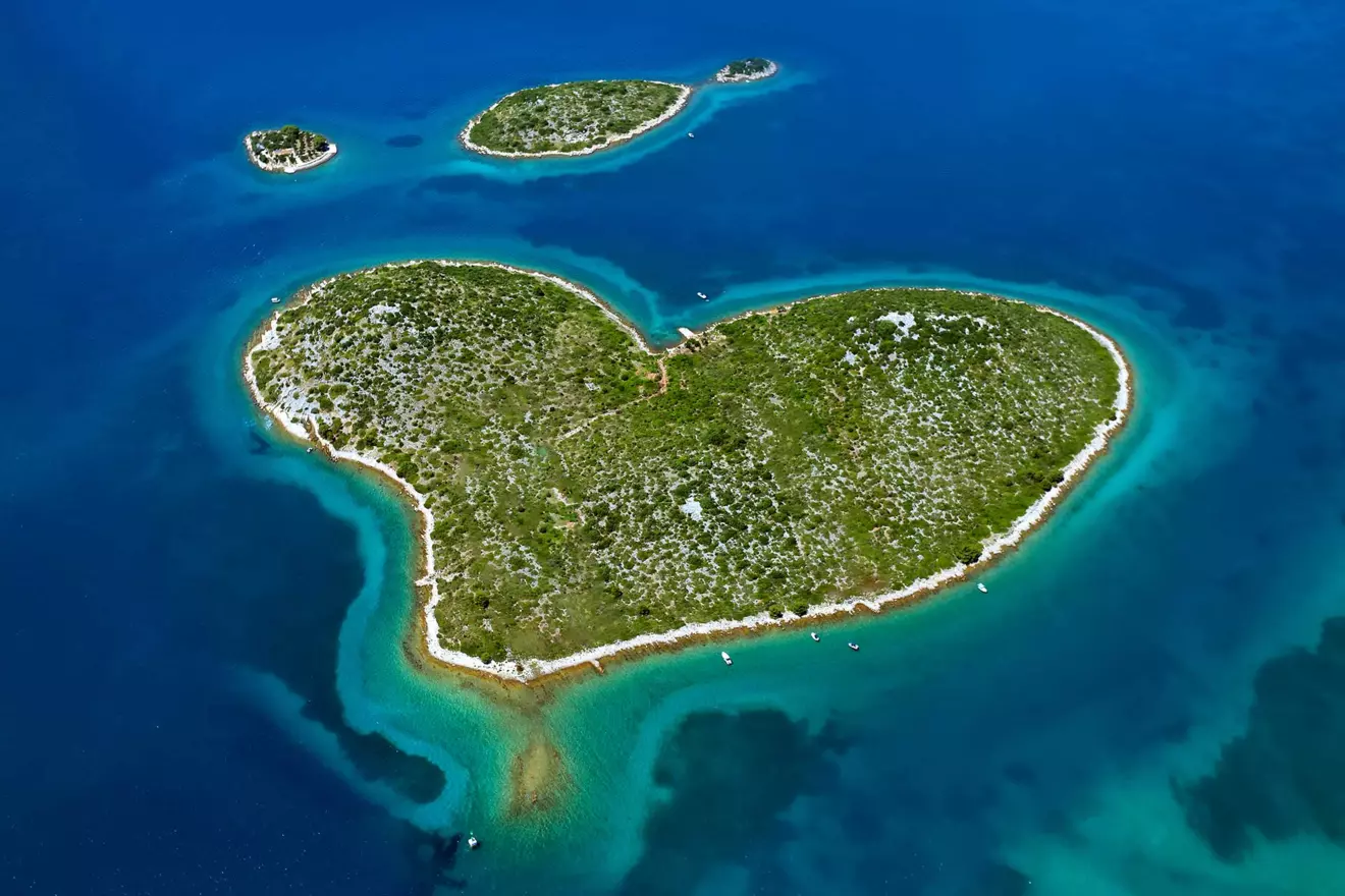 neobični otoci jadrana galešnjak