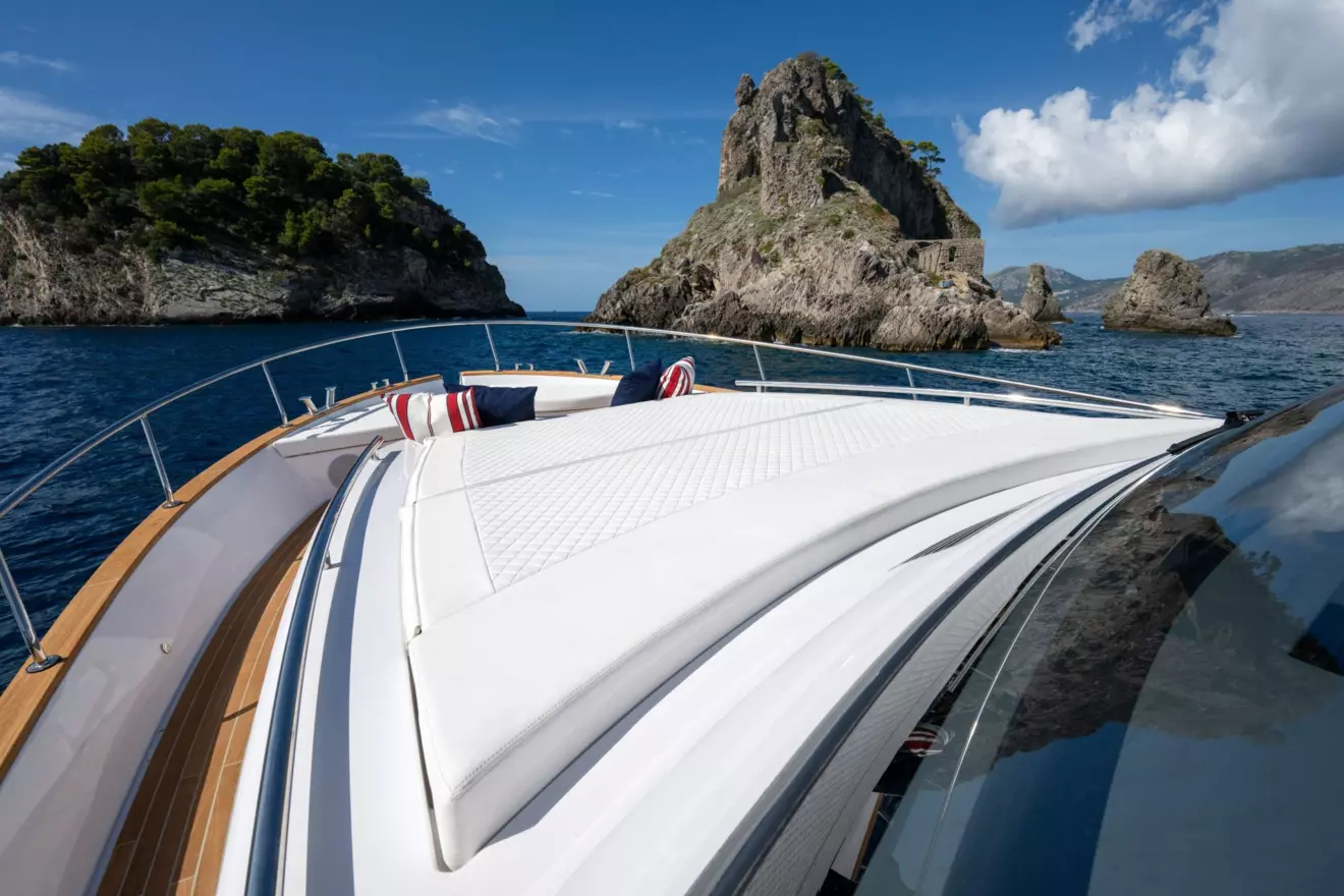 Apreamare Gozzo 48 - bow sunpad.jpg