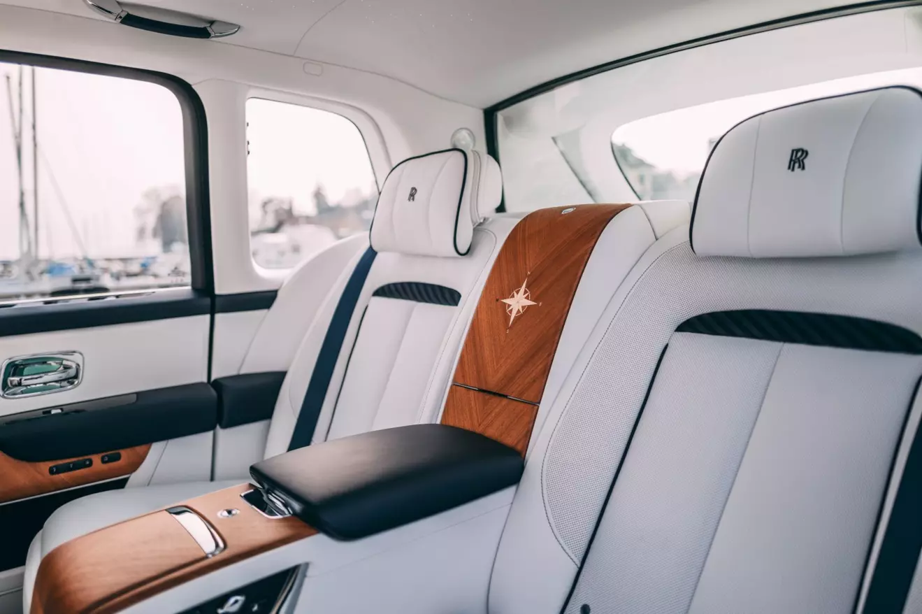 Rolls-Royce Cullinan Yachting - straznja klupa.jpg