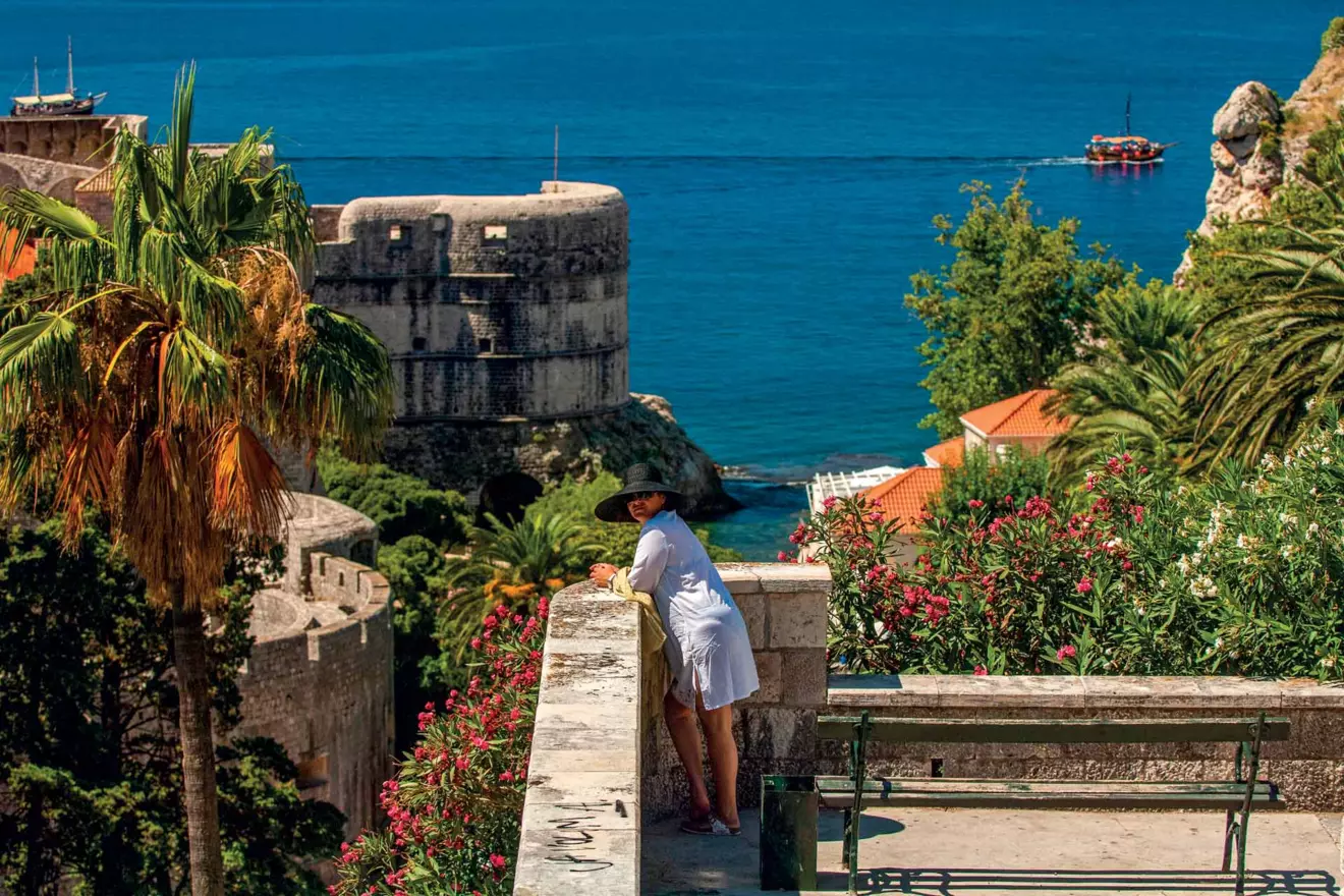 dubrovnik-zidine-kule-tvrdave-more-00.jpg