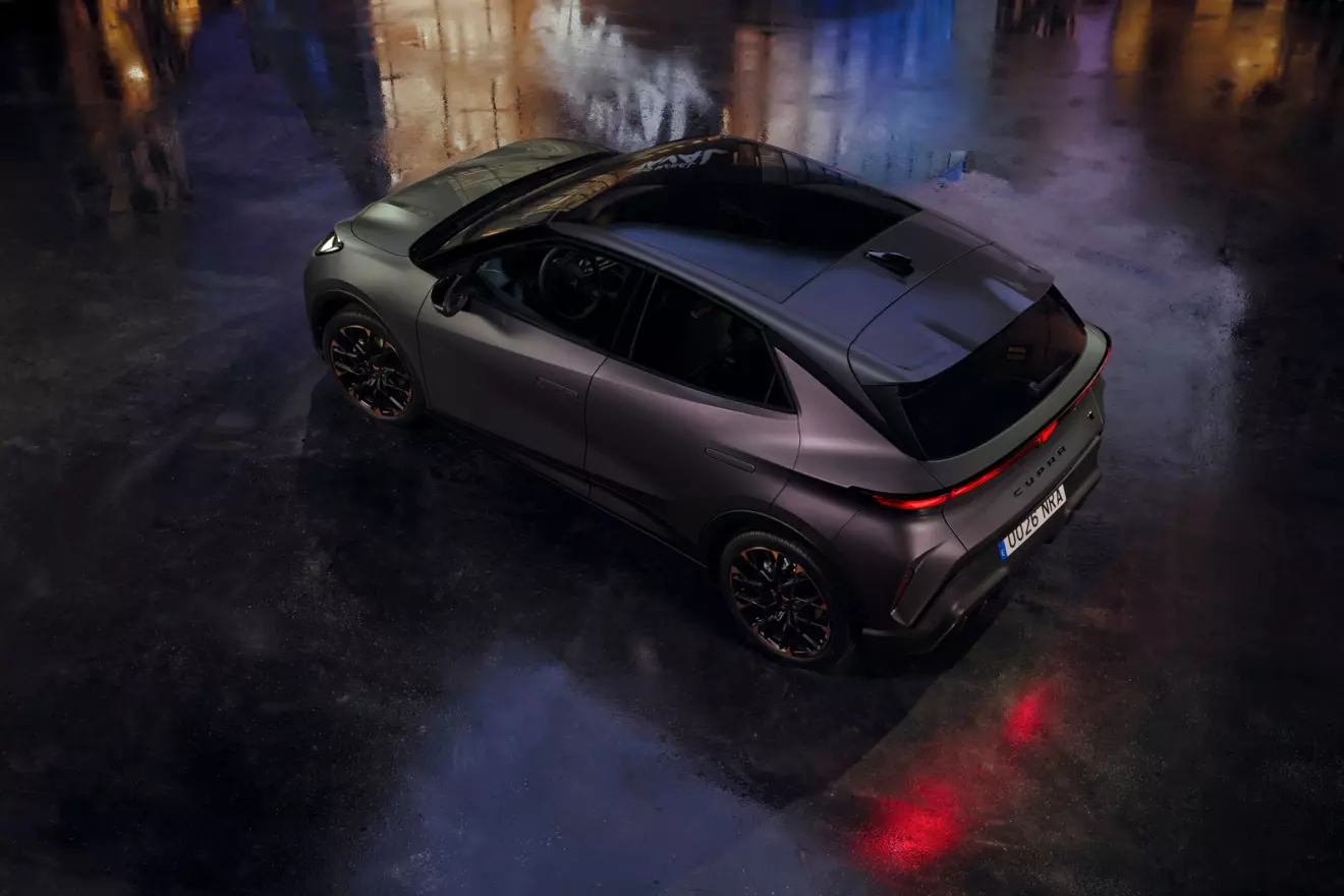 CUPRA Raval, pogleda na krov