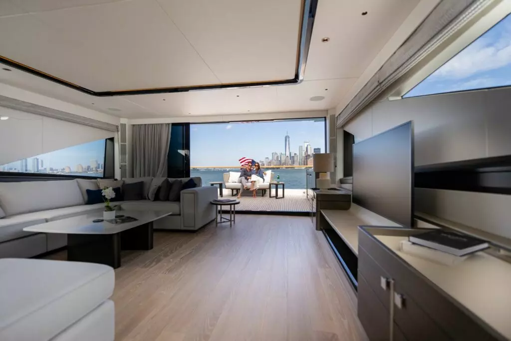 Sunseeker-Ocean-182-flybridge-1024x683.jpg