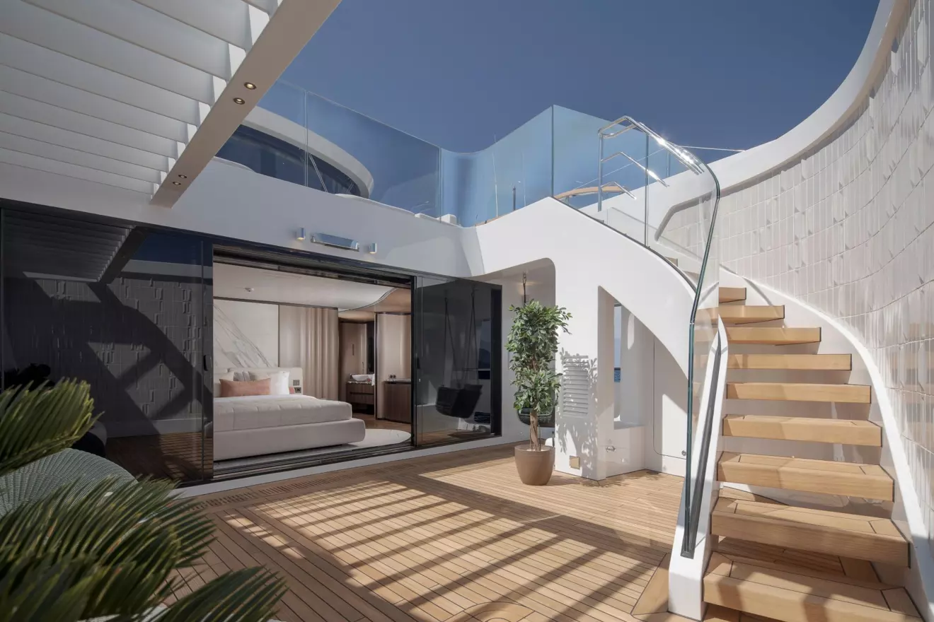 Sirena 42M - owner deck.jpg