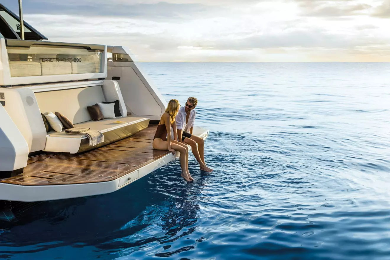 Ferretti Yachts 800 beach club