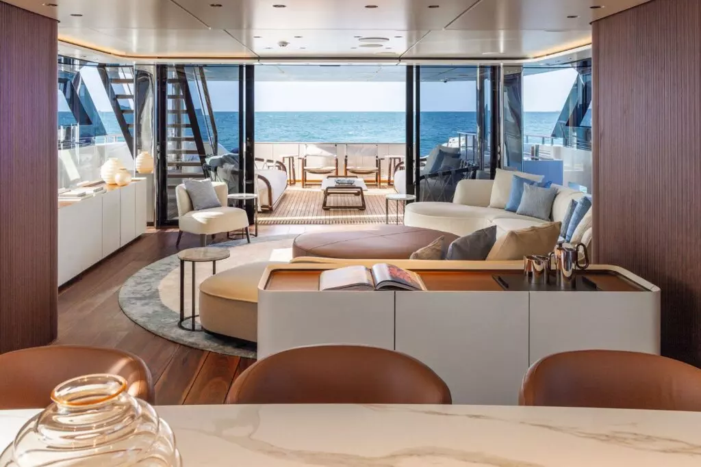 Custom-Line-Navetta-50-salon-1024x683.jpg