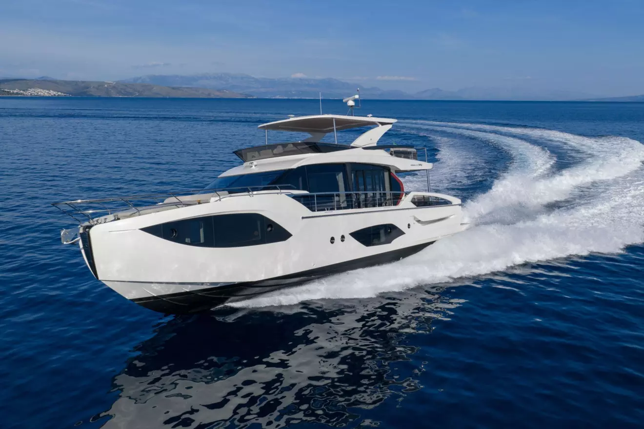 Absolute 70 Fly - fromt view cruising.jpg