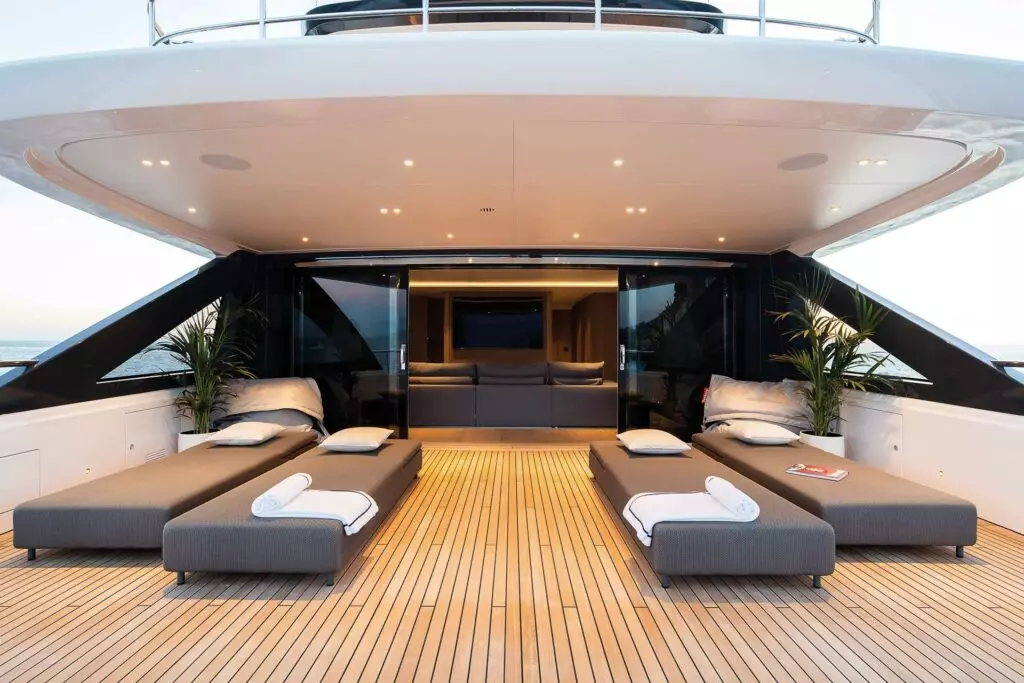 Benetti-Oasis-34M-gornja-paluba-03-1024x683.jpg