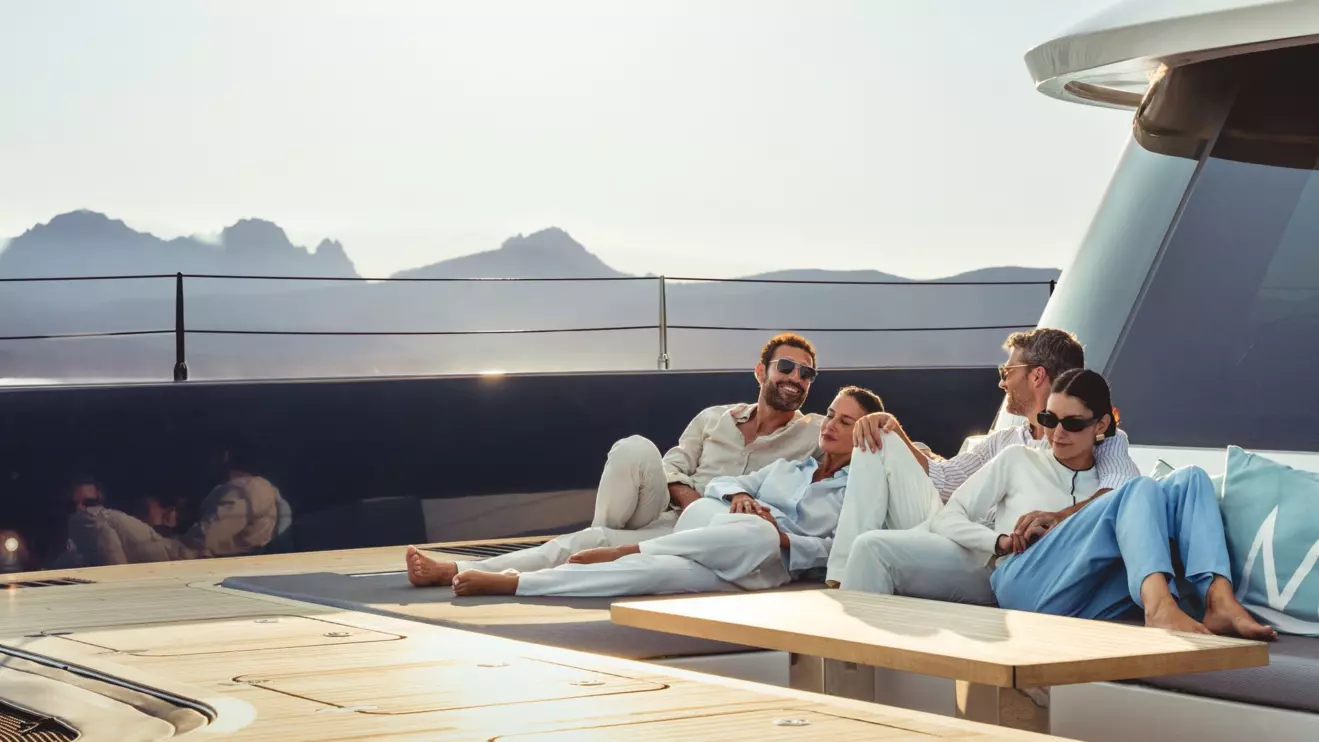 luxury sunreef 80 bow lounge