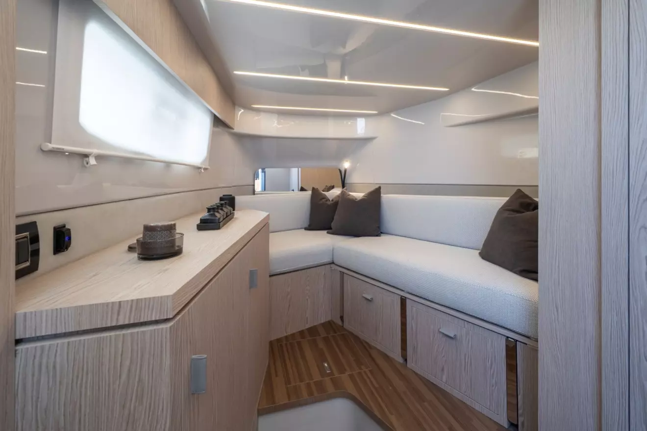 Marcopolo MP10 - interior.jpg