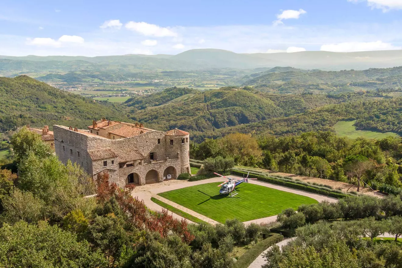 mandarin-exclusive-homes-castello-di-procopio-exterior-00.jpg