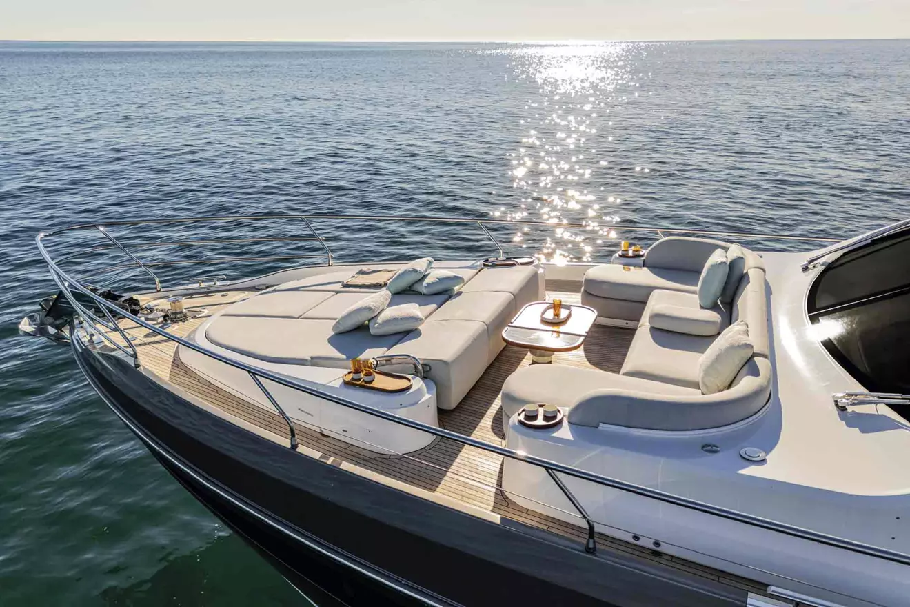 azimut-72-fly-paluba.jpg