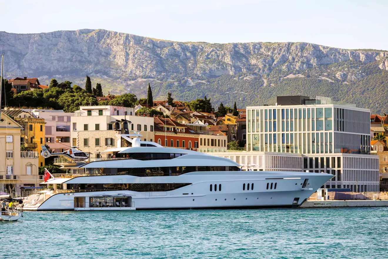 sos-yachting-porezni-aspekti-na-superjahte-00.jpg