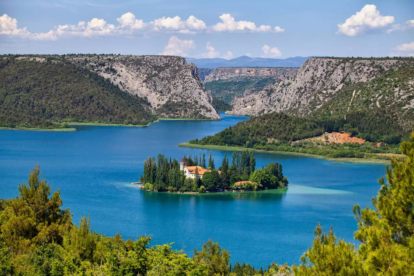 otok-visovac-rijeka-krka-00.jpg