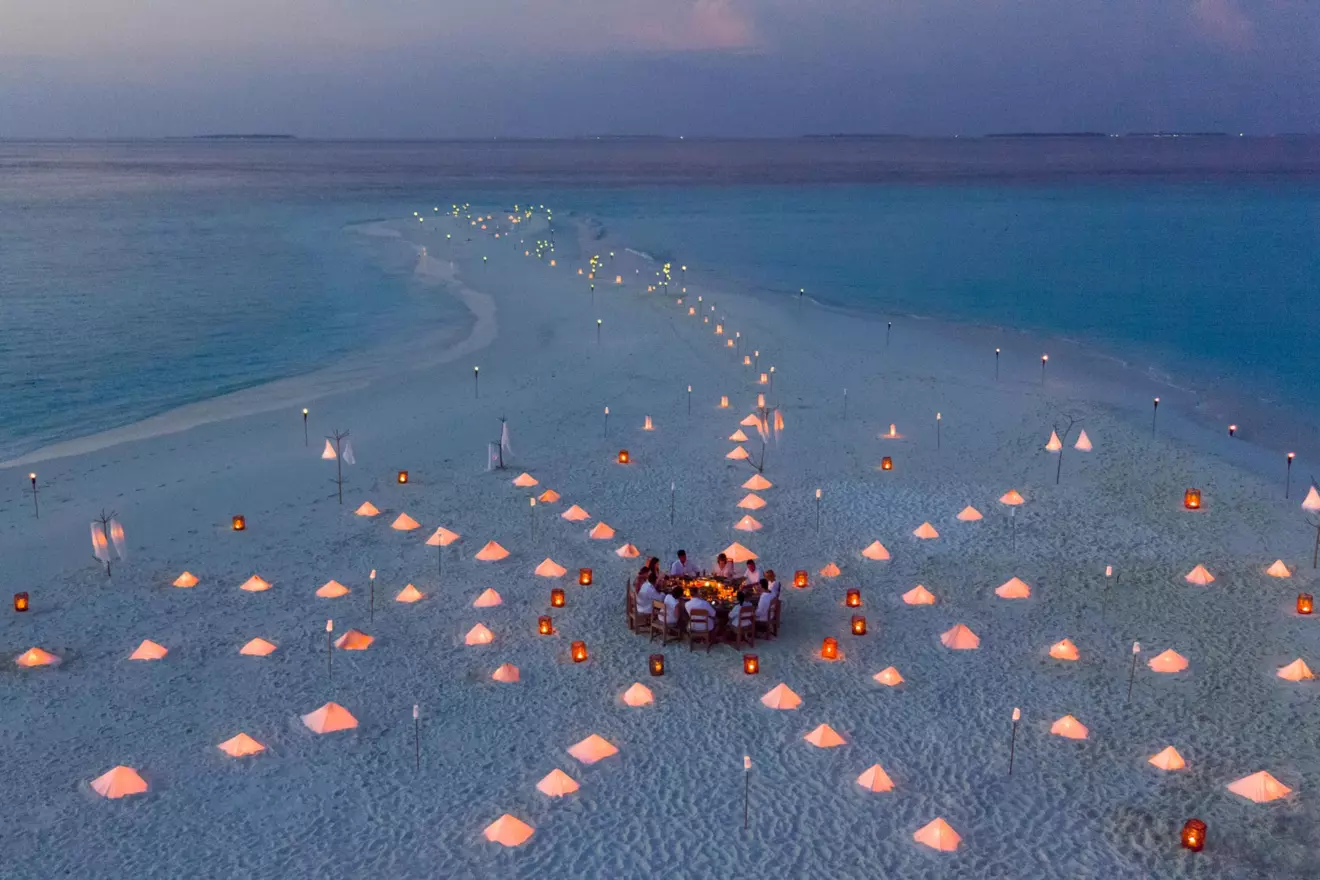 Soneva-Fushi-Sandbank-Dinner-07.jpg